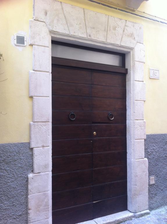 Legacy Bed & Breakfast Sulmona Ruang foto